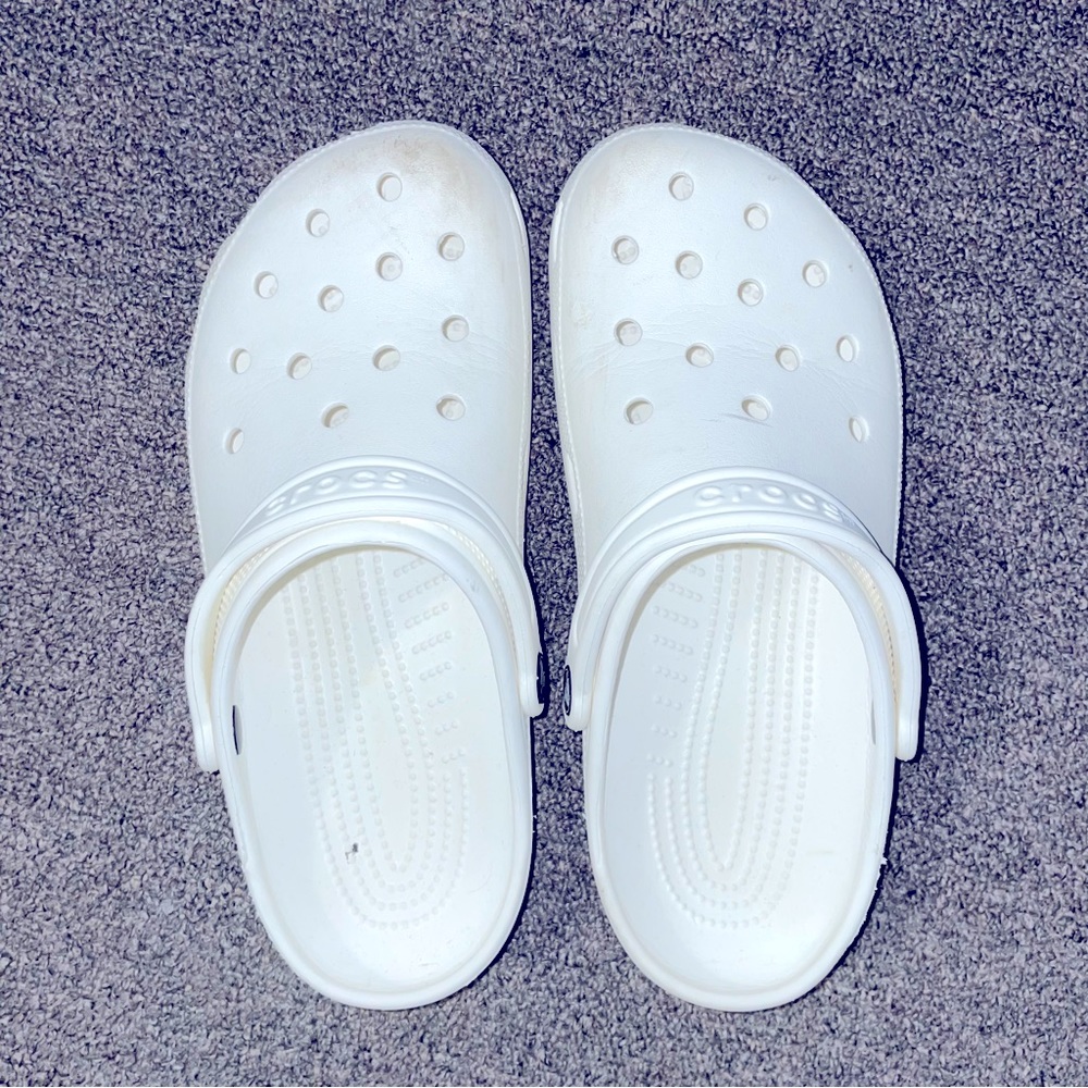 white crocs womens us 6 and mens us 8